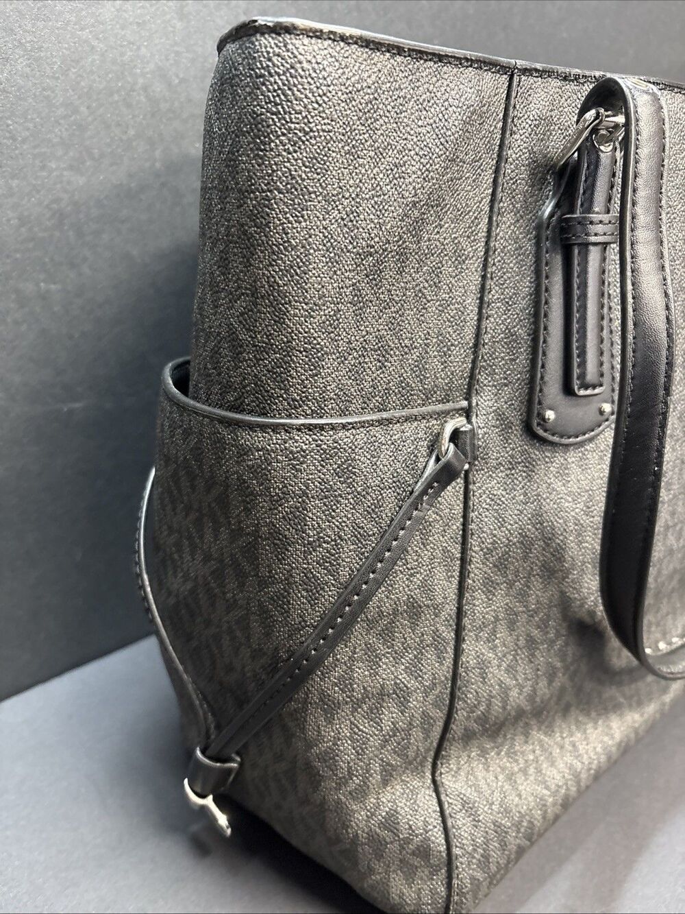Michael Kors Logo Voyager East West Large Tote - Picture 4 of 11